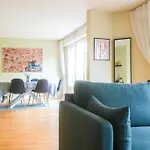 Eiffel Tower Charming Apartment