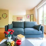 Eiffel Tower Charming Apartment