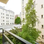 Eiffel Tower Charming Apartment